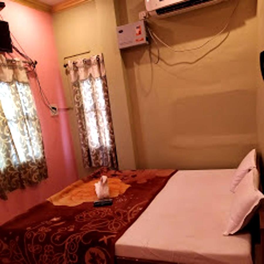 Hotel Aakash Ganga Váránaszi Kültér fotó