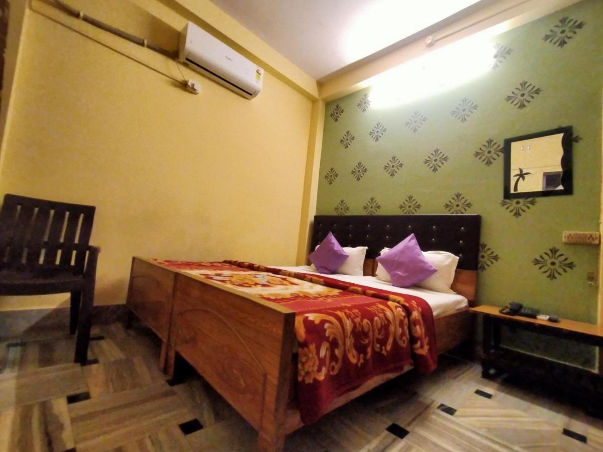 Hotel Aakash Ganga Váránaszi Kültér fotó
