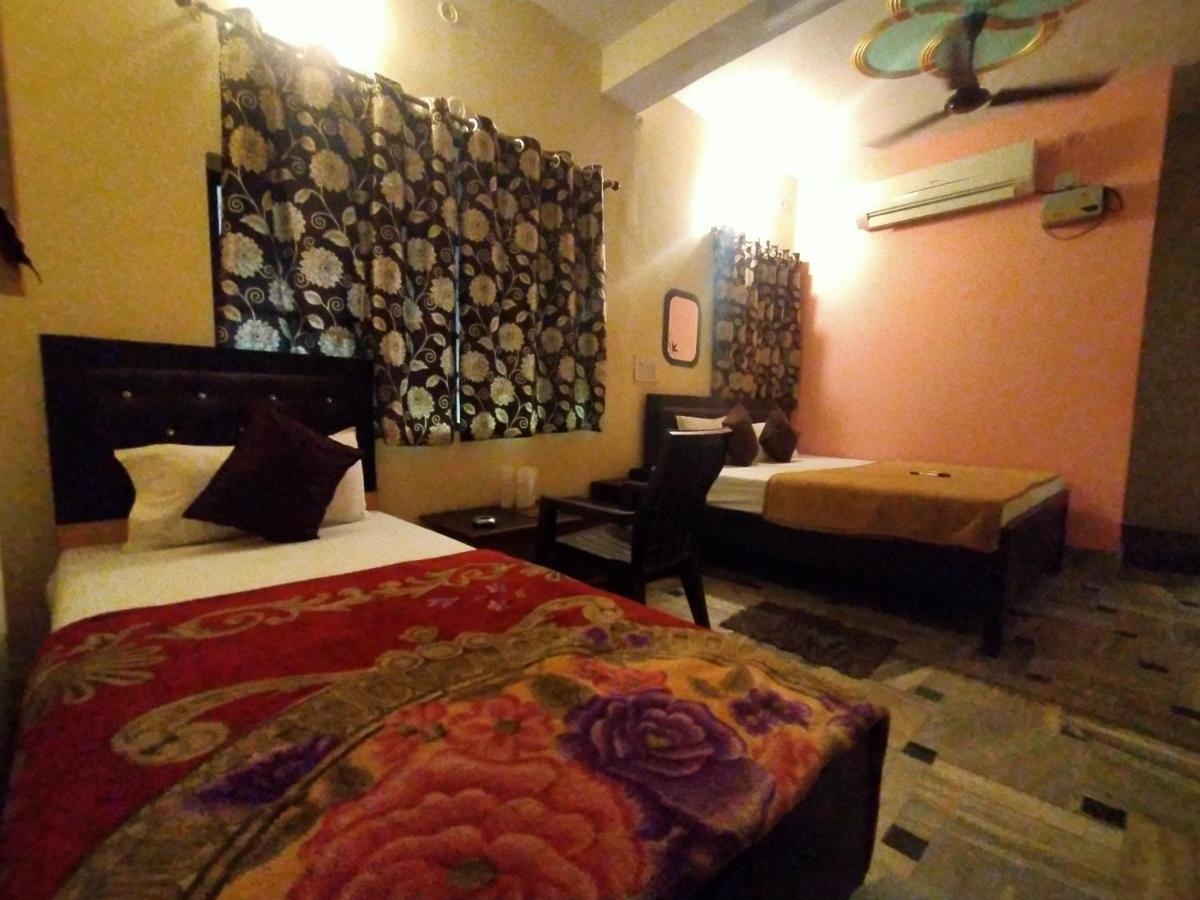 Hotel Aakash Ganga Váránaszi Kültér fotó