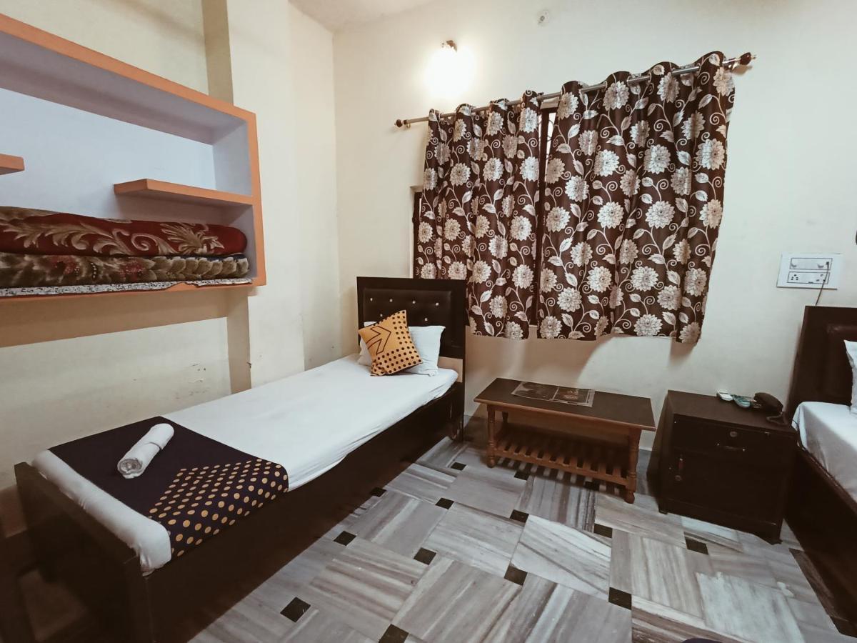 Hotel Aakash Ganga Váránaszi Kültér fotó