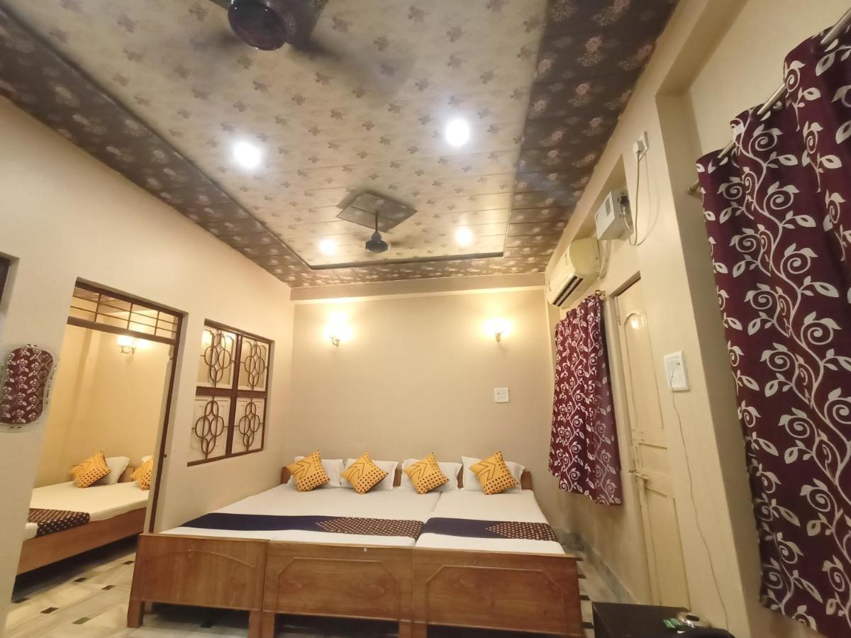 Hotel Aakash Ganga Váránaszi Kültér fotó