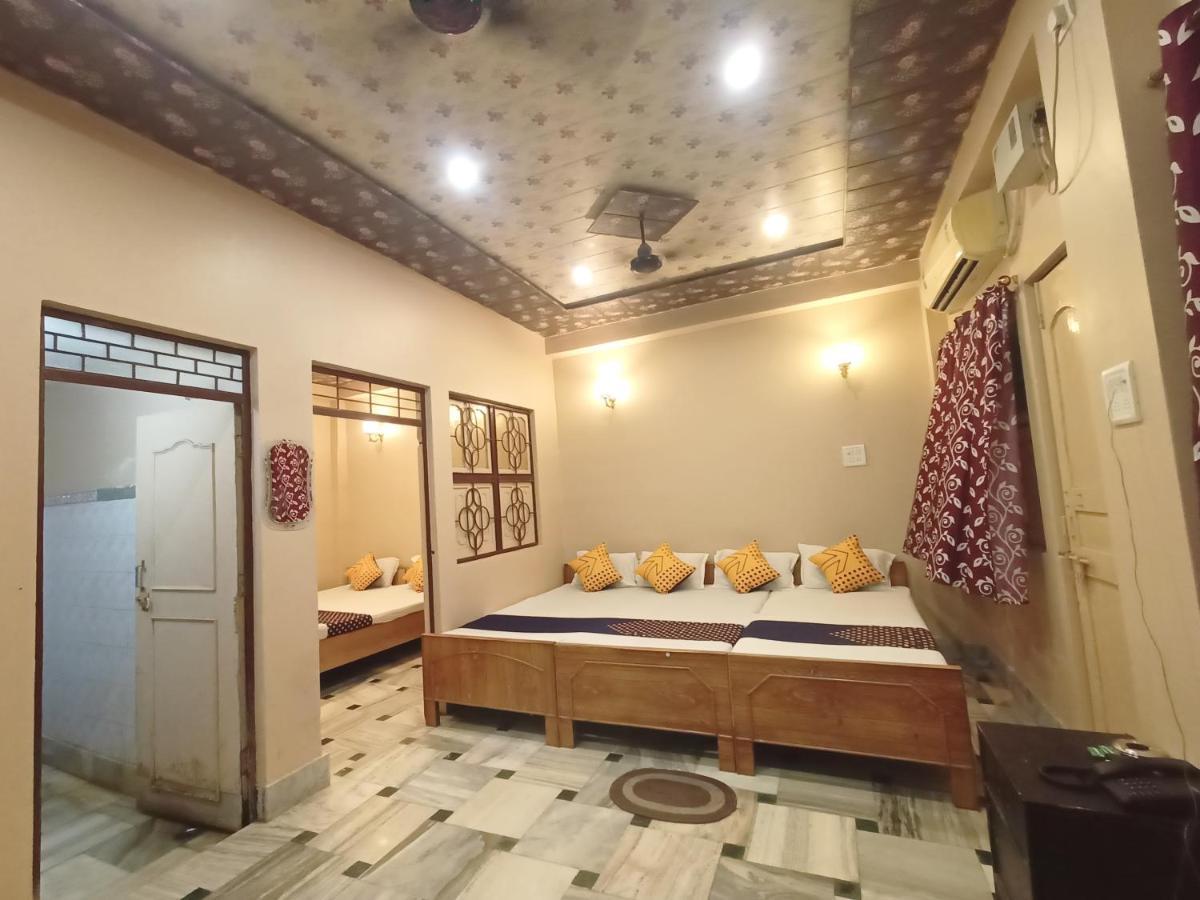 Hotel Aakash Ganga Váránaszi Kültér fotó