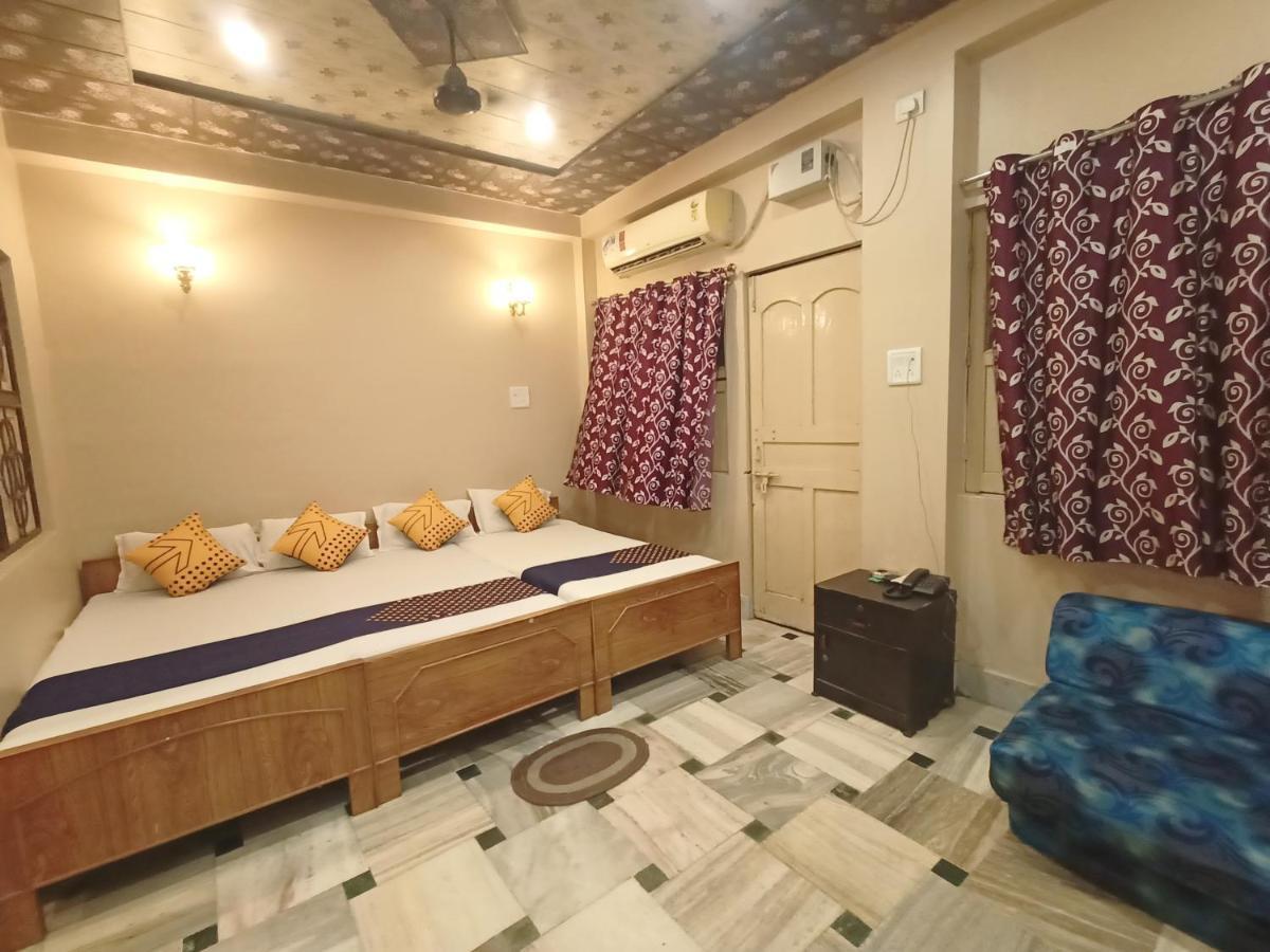 Hotel Aakash Ganga Váránaszi Kültér fotó